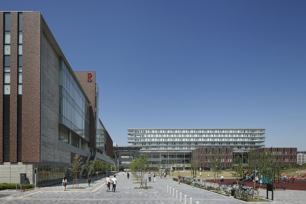 Main walkway between the campus buildings